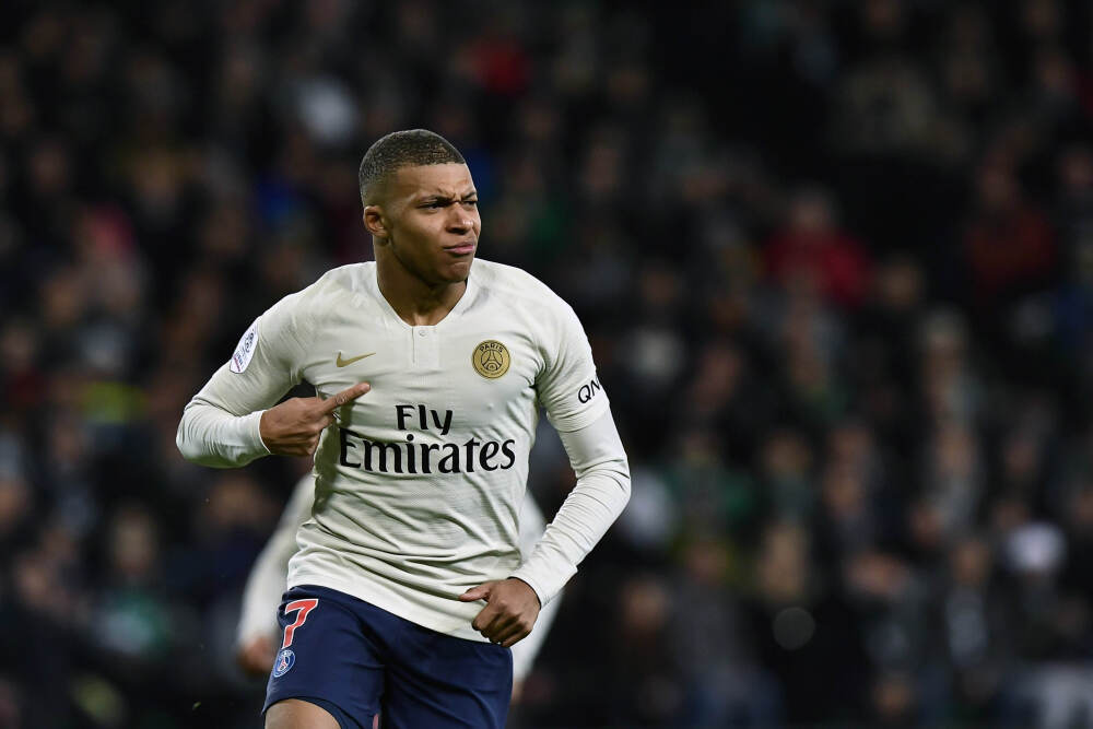 男子被打10个耳光不还手！还手算互殴？新规说清了